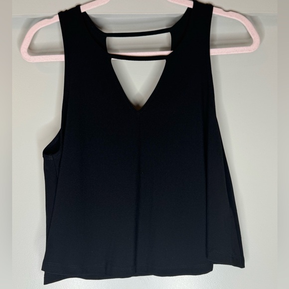 Forever 21 Black Crop Cut Out Flowy Tank Top - Picture 1 of 3